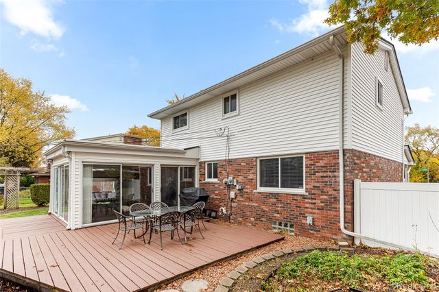 16515 Festian Drive, Clinton Charter Township, MI 48035