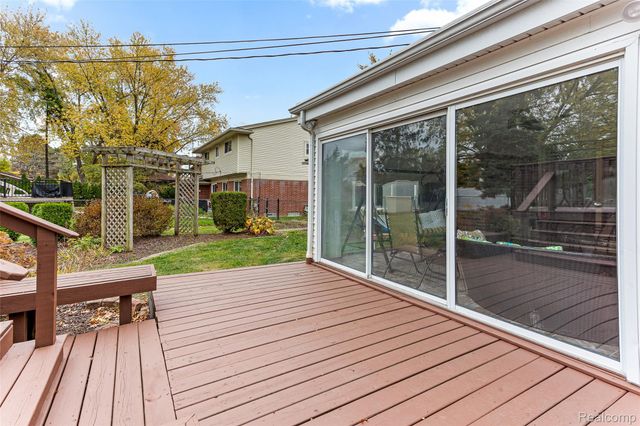 16515 Festian Drive, Clinton Charter Township, MI 48035