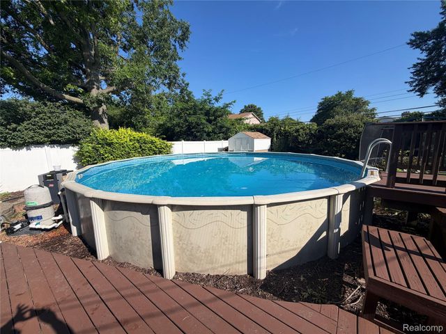 16515 Festian Drive, Clinton Charter Township, MI 48035