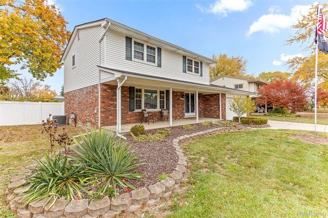 16515 Festian Drive, Clinton Charter Township, MI 48035