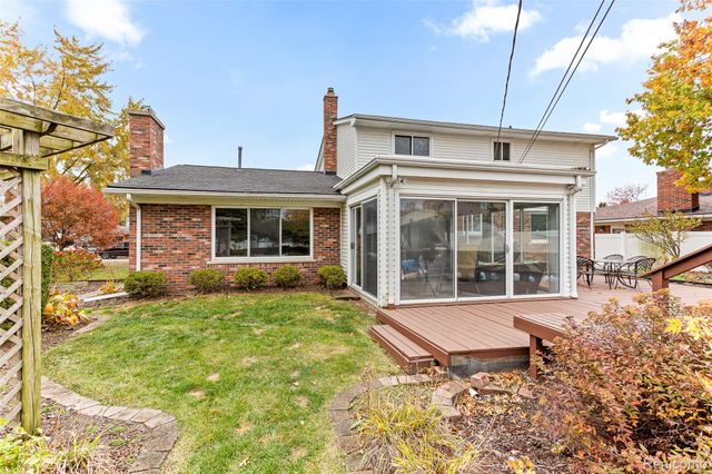 16515 Festian Drive, Clinton Charter Township, MI 48035