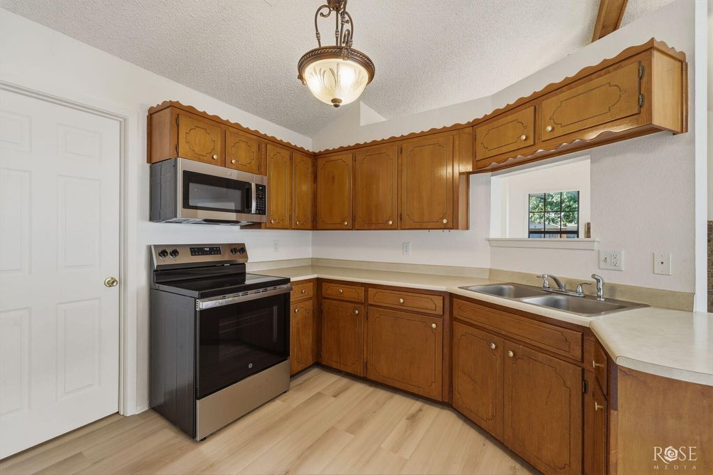 Image 10 of property listing at 443 Mimosa Drive, San Angelo, TX 76903