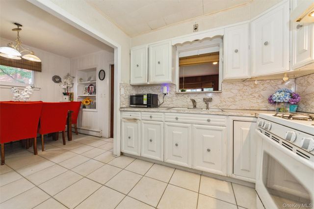 1423 Sturl Avenue, Hewlett, NY 11557