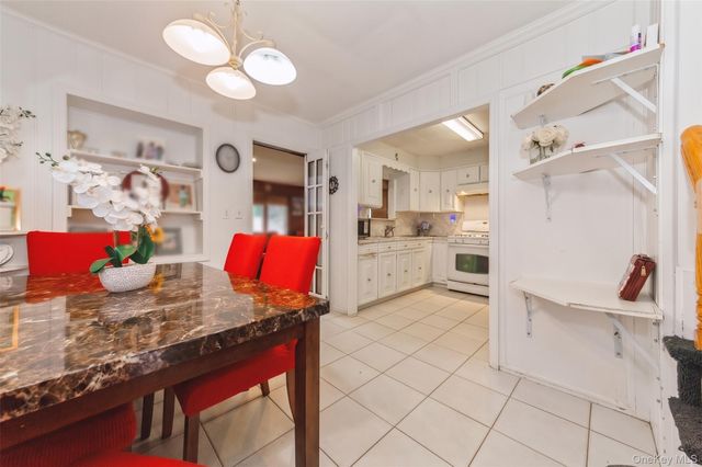 1423 Sturl Avenue, Hewlett, NY 11557