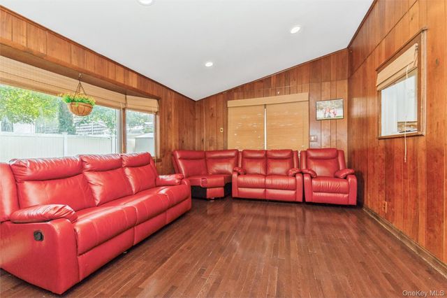 1423 Sturl Avenue, Hewlett, NY 11557
