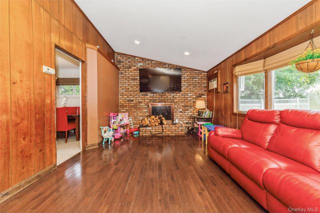 1423 Sturl Avenue, Hewlett, NY 11557