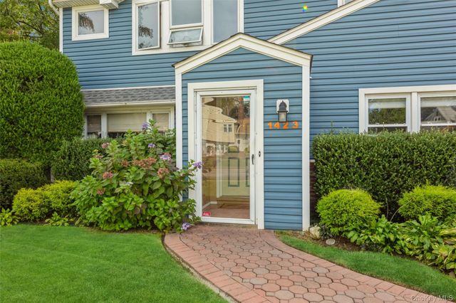1423 Sturl Avenue, Hewlett, NY 11557