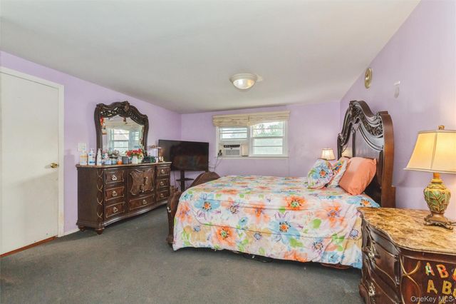 1423 Sturl Avenue, Hewlett, NY 11557