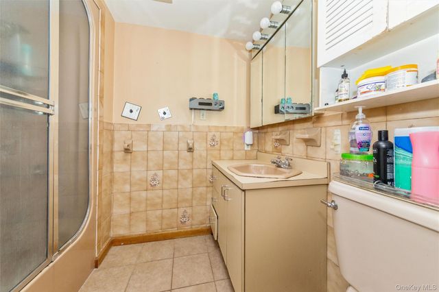 1423 Sturl Avenue, Hewlett, NY 11557