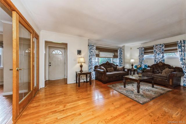 1423 Sturl Avenue, Hewlett, NY 11557