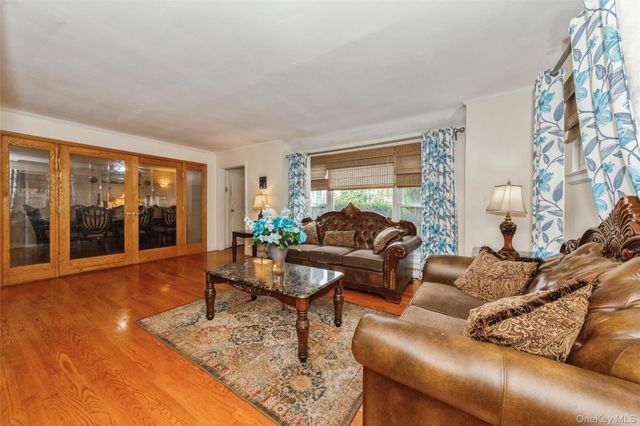 1423 Sturl Avenue, Hewlett, NY 11557