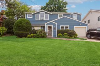 1423 Sturl Avenue, Hewlett, NY 11557
