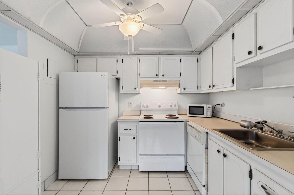 Image 22 of property listing at 702 Monaco O, Delray Beach, FL 33446