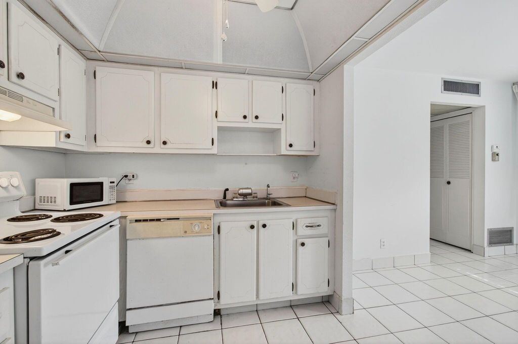 Image 24 of property listing at 702 Monaco O, Delray Beach, FL 33446