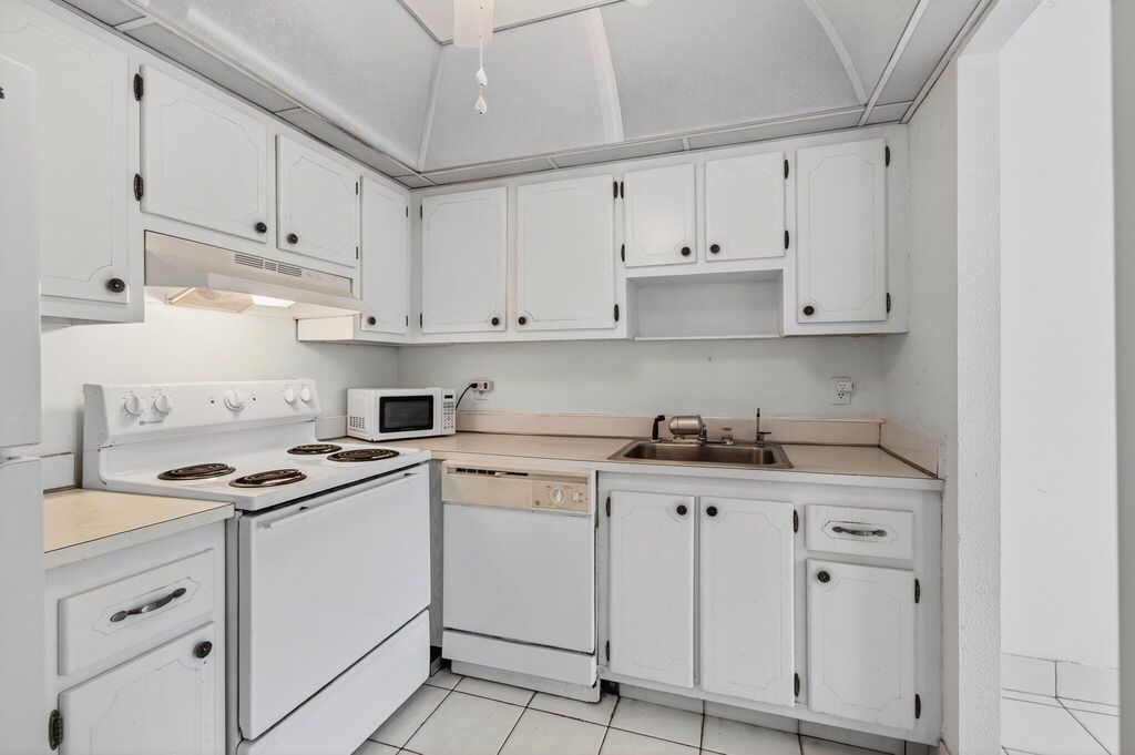 Image 25 of property listing at 702 Monaco O, Delray Beach, FL 33446