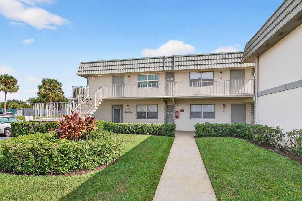 Image 3 of property listing at 702 Monaco O, Delray Beach, FL 33446