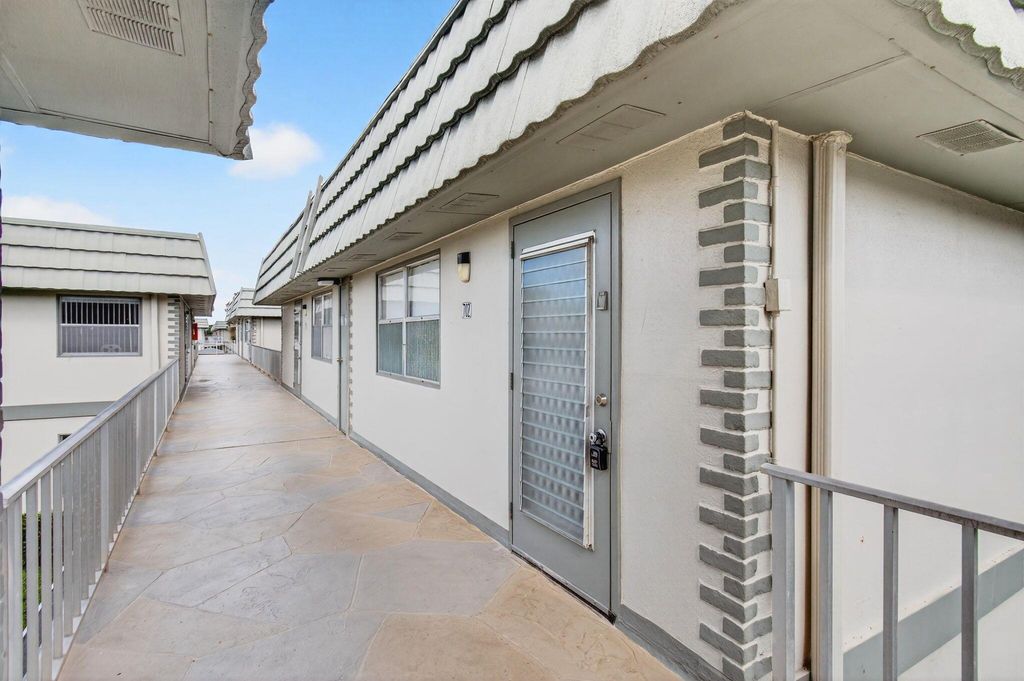 Image 6 of property listing at 702 Monaco O, Delray Beach, FL 33446