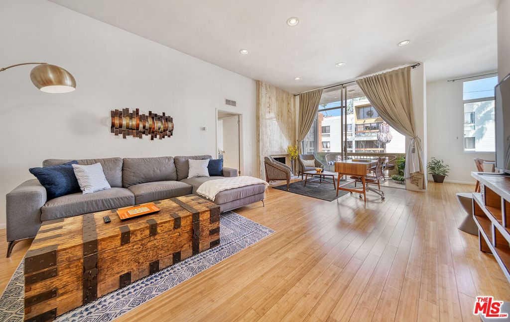 Image 1 of property listing at 11970 Montana Ave, Unit 308, Los Angeles, CA 90049