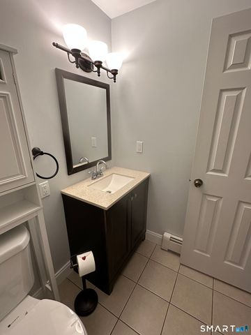 1693 Litchfield Turnpike, Woodbridge, CT 06525