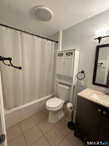 1693 Litchfield Turnpike, Woodbridge, CT 06525