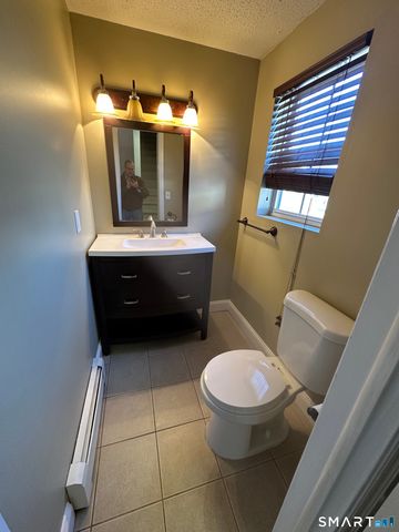 1693 Litchfield Turnpike, Woodbridge, CT 06525