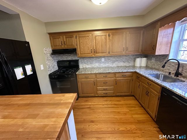 1693 Litchfield Turnpike, Woodbridge, CT 06525