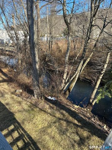 1693 Litchfield Turnpike, Woodbridge, CT 06525