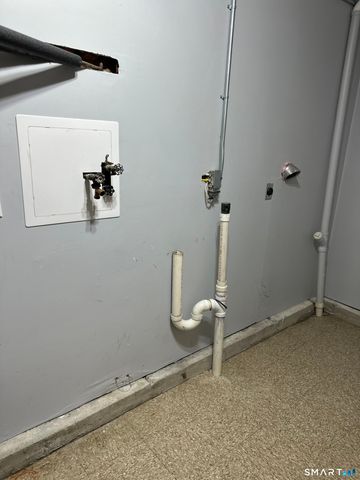 1693 Litchfield Turnpike, Woodbridge, CT 06525