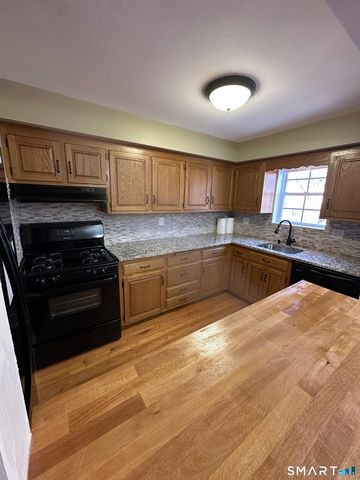 1693 Litchfield Turnpike, Woodbridge, CT 06525