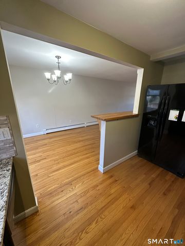 1693 Litchfield Turnpike, Woodbridge, CT 06525