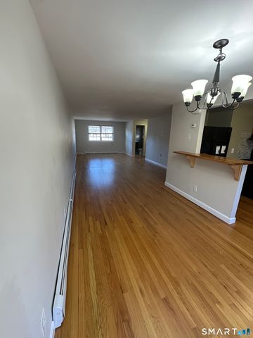 1693 Litchfield Turnpike, Woodbridge, CT 06525