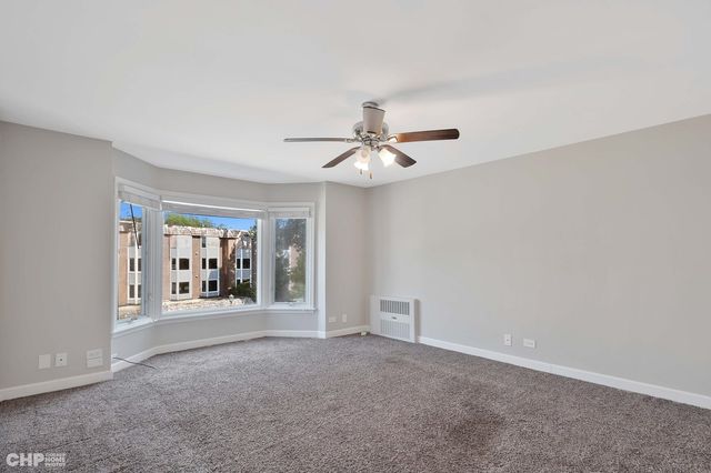 201 Thames Parkway 2F, Park Ridge, IL 60068