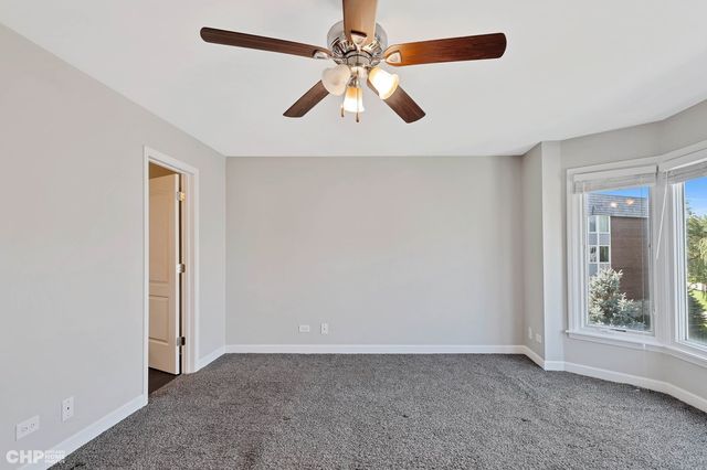 201 Thames Parkway 2F, Park Ridge, IL 60068