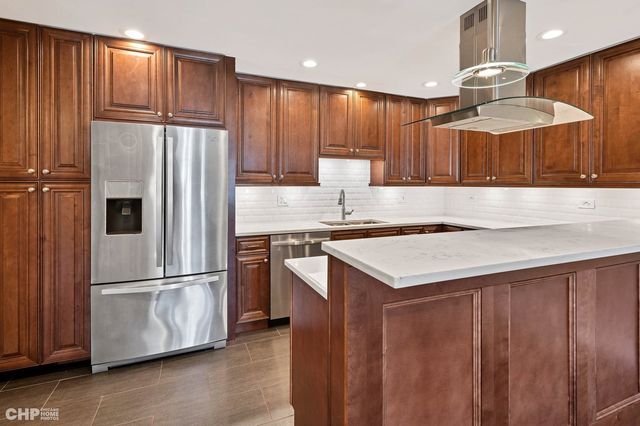 201 Thames Parkway 2F, Park Ridge, IL 60068