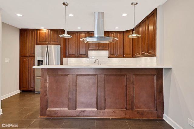 201 Thames Parkway 2F, Park Ridge, IL 60068