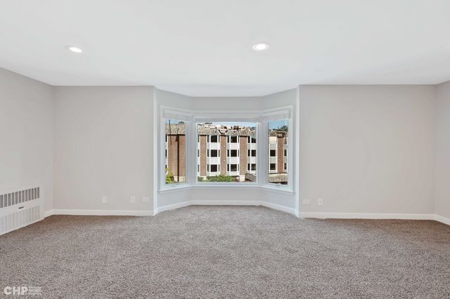 201 Thames Parkway 2F, Park Ridge, IL 60068