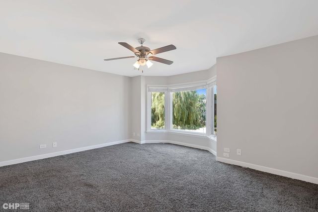 201 Thames Parkway 2F, Park Ridge, IL 60068