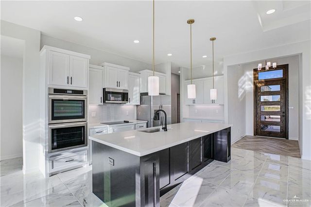 3025 N Adler Avenue, Edinburg, TX 78541