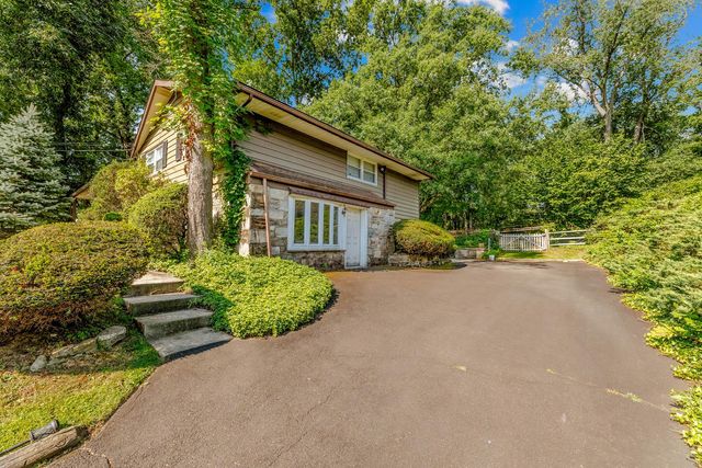 552 CARDINAL DR, Dresher, PA 19025