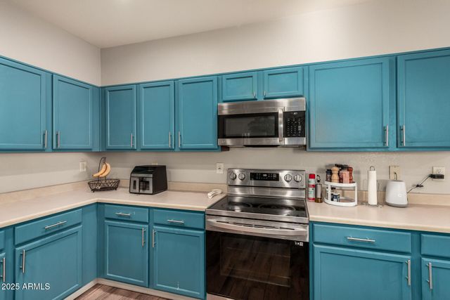 2925 E DUNBAR Drive, Phoenix, AZ 85042