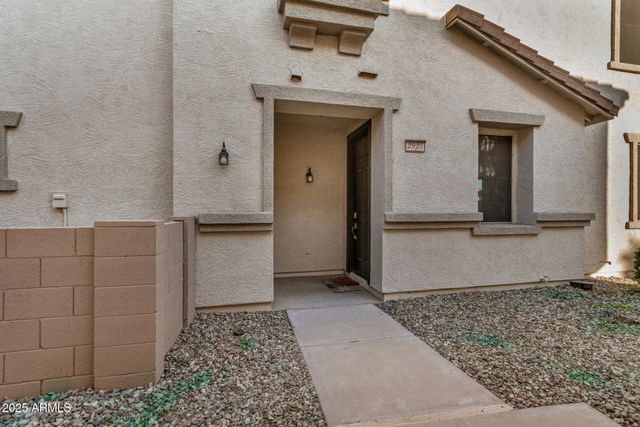 2925 E DUNBAR Drive, Phoenix, AZ 85042