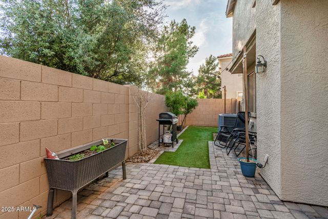 2925 E DUNBAR Drive, Phoenix, AZ 85042