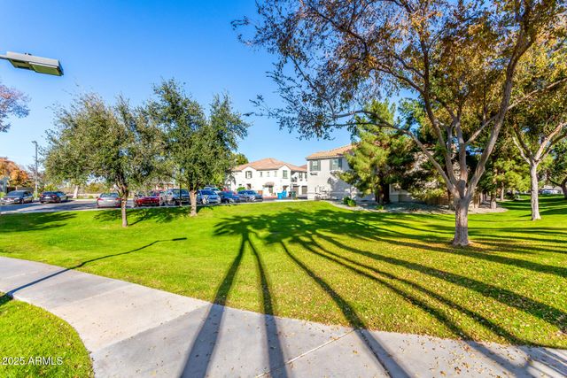 2925 E DUNBAR Drive, Phoenix, AZ 85042