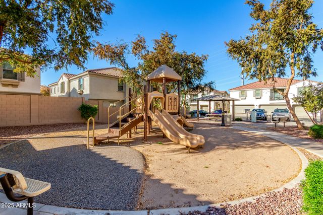 2925 E DUNBAR Drive, Phoenix, AZ 85042