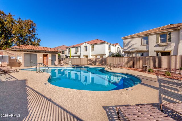 2925 E DUNBAR Drive, Phoenix, AZ 85042