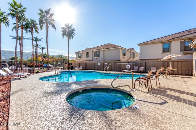 2925 E DUNBAR Drive, Phoenix, AZ 85042