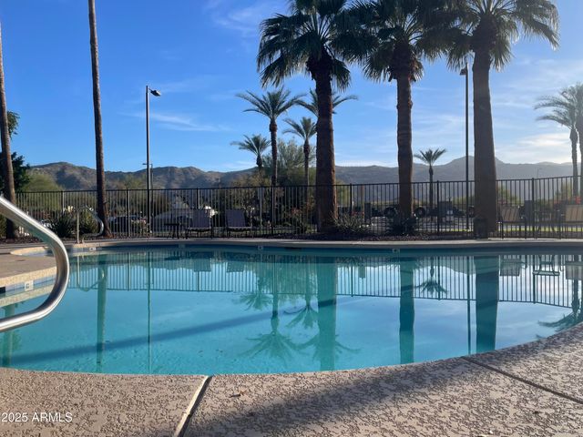 2925 E DUNBAR Drive, Phoenix, AZ 85042