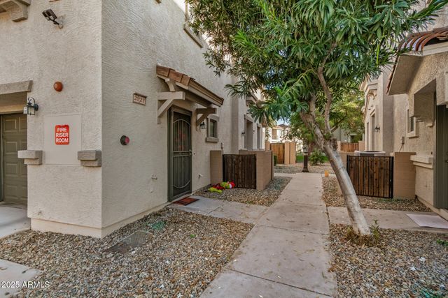 2925 E DUNBAR Drive, Phoenix, AZ 85042