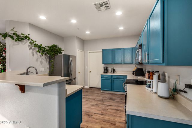 2925 E DUNBAR Drive, Phoenix, AZ 85042