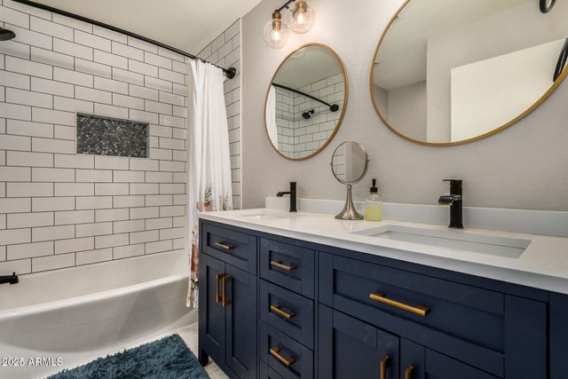 2925 E DUNBAR Drive, Phoenix, AZ 85042